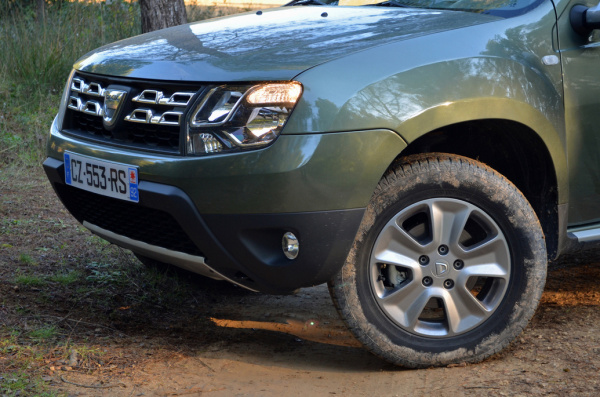 Крыло переднее правое RENAULT Duster крашеное Хаки DNP Api Api DC6000160-0R00
