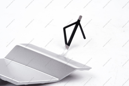 Крышка окна под переднюю буксирную проушину в цвет 691 Платина (Серебристый)LADA Vesta FL Lada LADA 8450040057-691